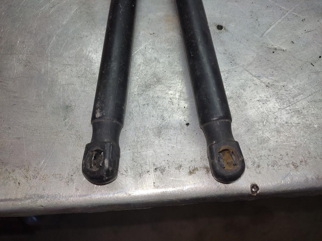 Амортизатор крышки багажника (3-5 двери) 1NMKZ7 Opel Signum купить