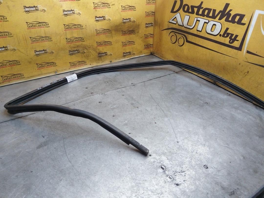 Молдинг стекла двери передней правой наружный E17721 Volkswagen Sharan купить в магазине запчастей бу