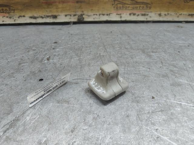 Крепление (крючок) солнцезащитного козырька E3M56V Volkswagen Jetta - Фото 2