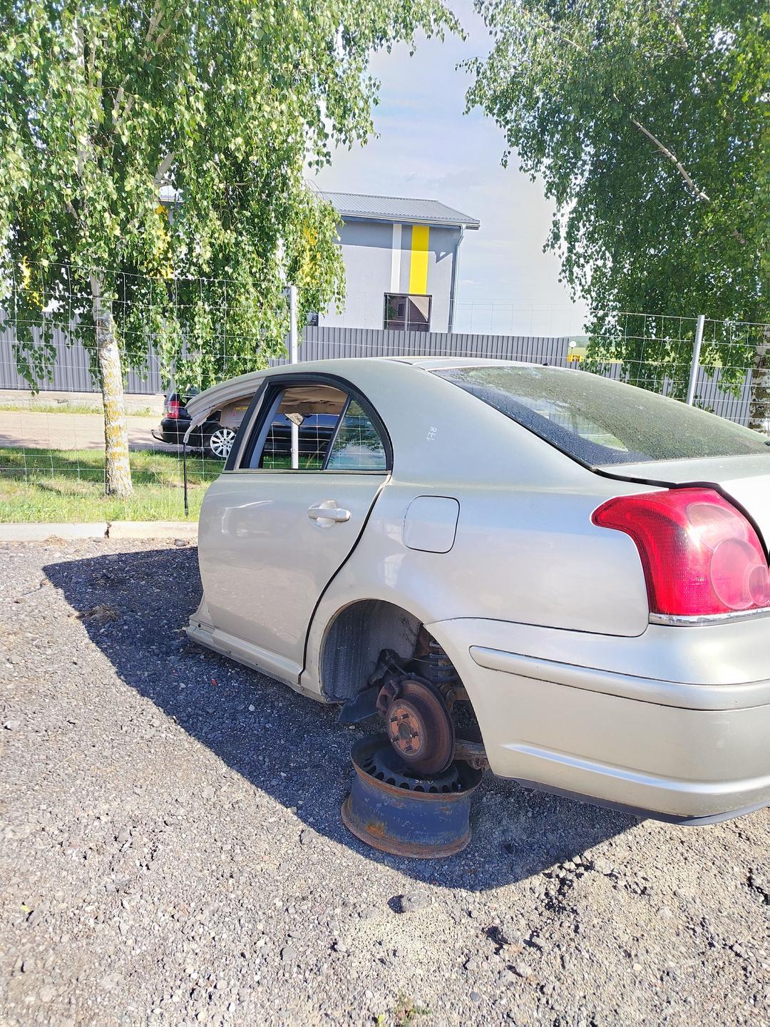 Стекло двери задней левой A4YJG0 Toyota Avensis