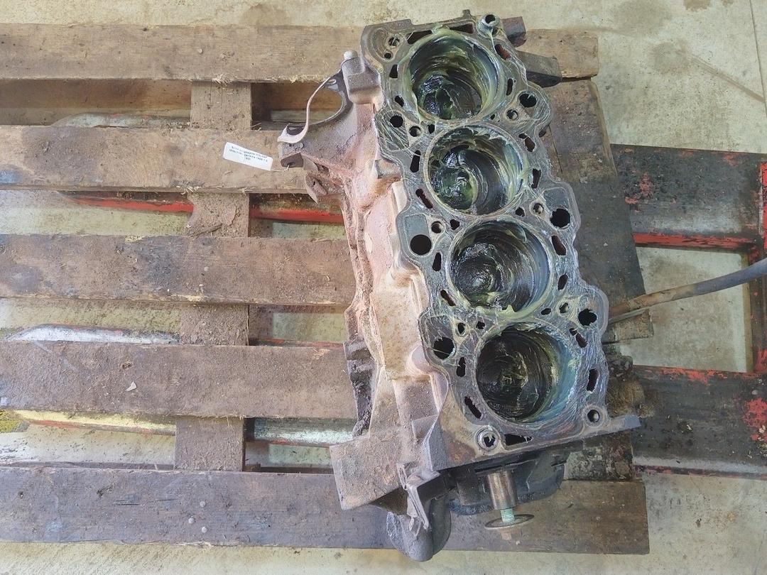 Блок цилиндров W3LA9P Mitsubishi Carisma