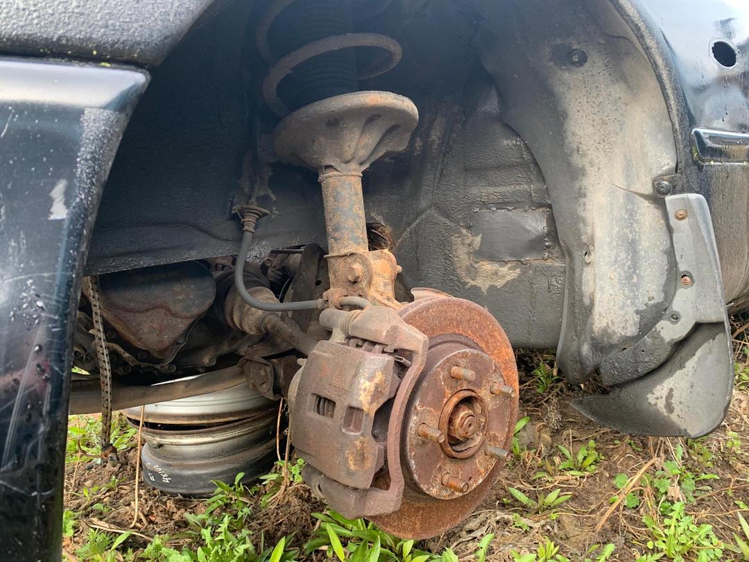 Кулак поворотный левый 0YG0F3 Mazda 626