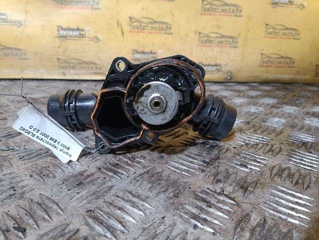 Корпус термостата 8L8C4C BMW 3 E46 - Фото 6