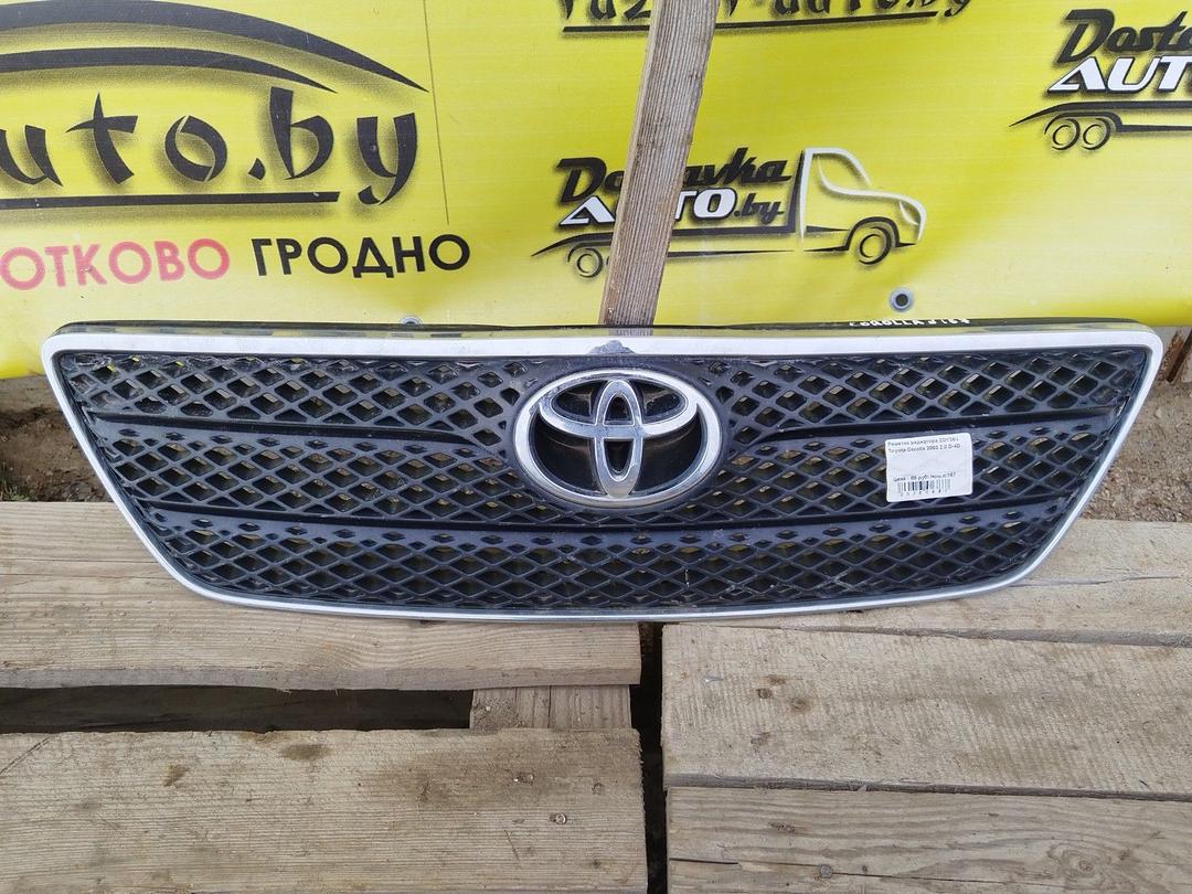 Решетка радиатора ZOY36V Toyota Corolla