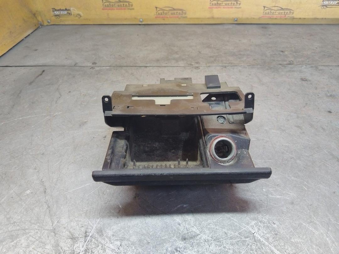 Пепельница LPT2B5 Audi 80 купить в магазине запчастей бу