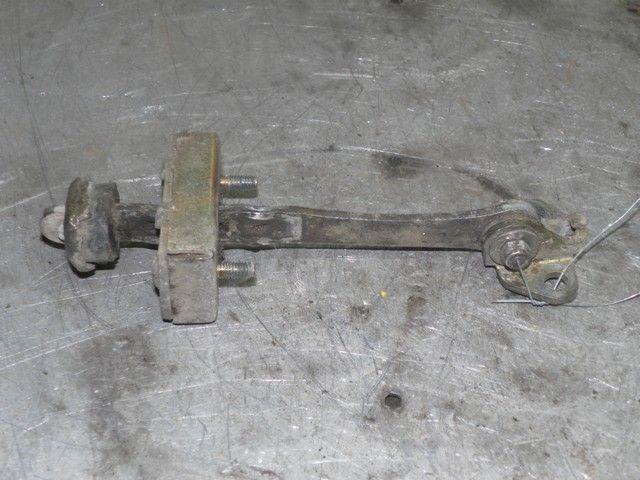 Ограничитель открывания двери передней BS42A4 Mercedes Sprinter - Фото 1