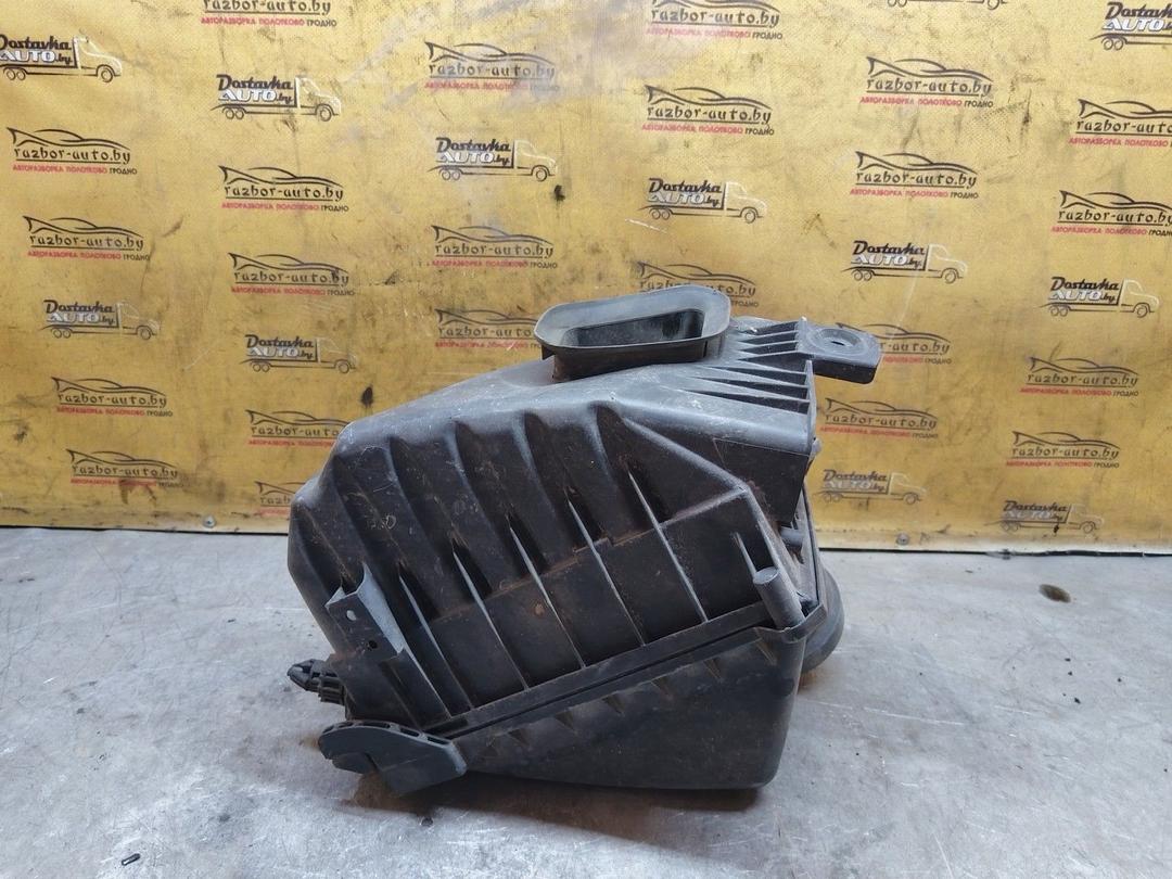 Корпус воздушного фильтра J08VXS Audi A4