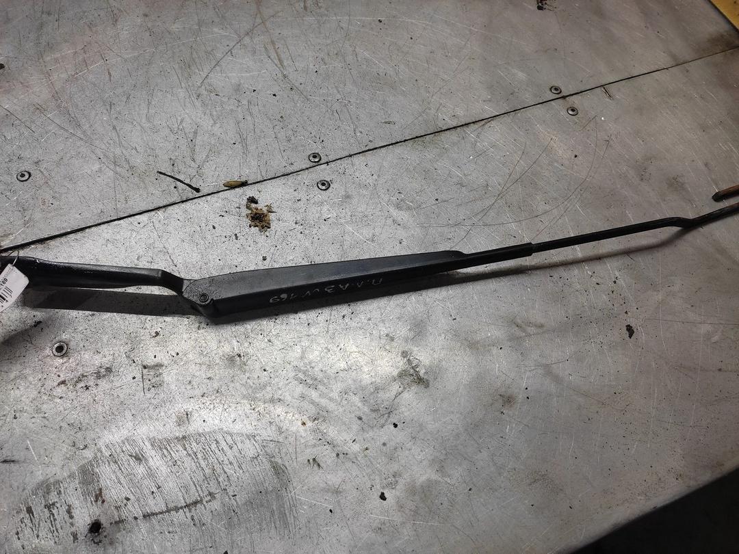 Щеткодержатель (поводок стеклоочистителя, дворник) BKZH86 Audi A3 купить с доставкой