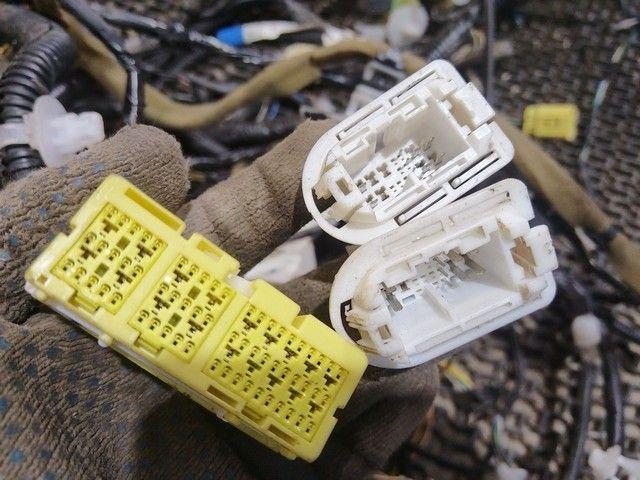 Проводка салона O72ZMS Toyota Avensis undefined