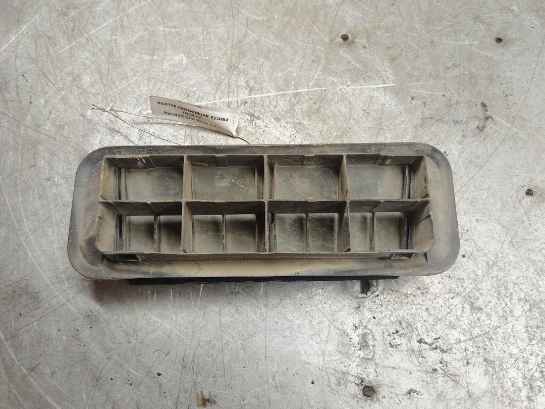 Решетка вентиляции кузова IRN0YX Renault Clio