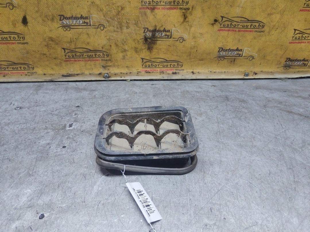 Решетка вентиляции кузова 02JW2X Skoda Roomster купить с доставкой