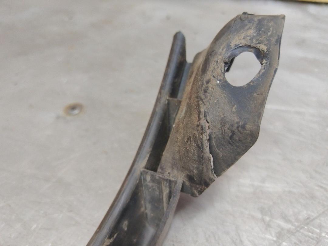 Кронштейн крепления бампера переднего RDVVXY Volkswagen Passat купить в магазине запчастей бу