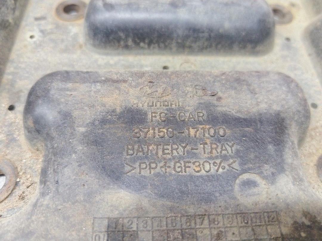 Полка аккумулятора QQ6451 Hyundai Matrix купить с доставкой