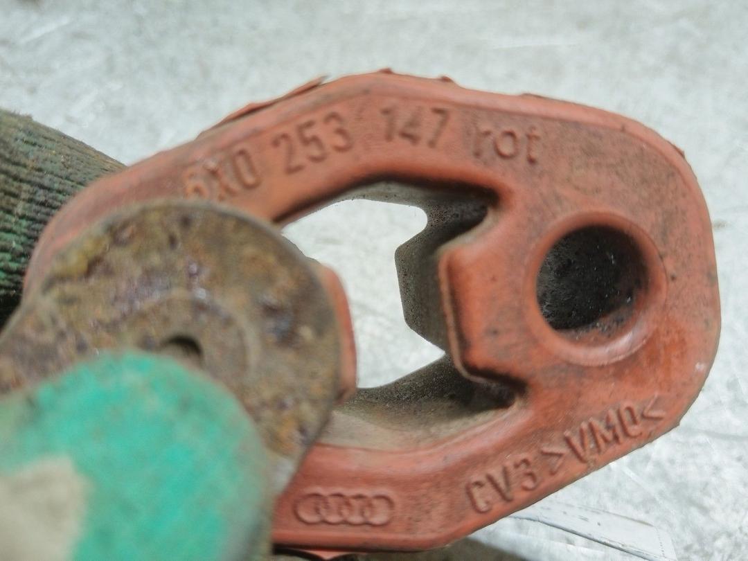 Кронштейн глушителя XODLXU Skoda Fabia купить в магазине запчастей бу