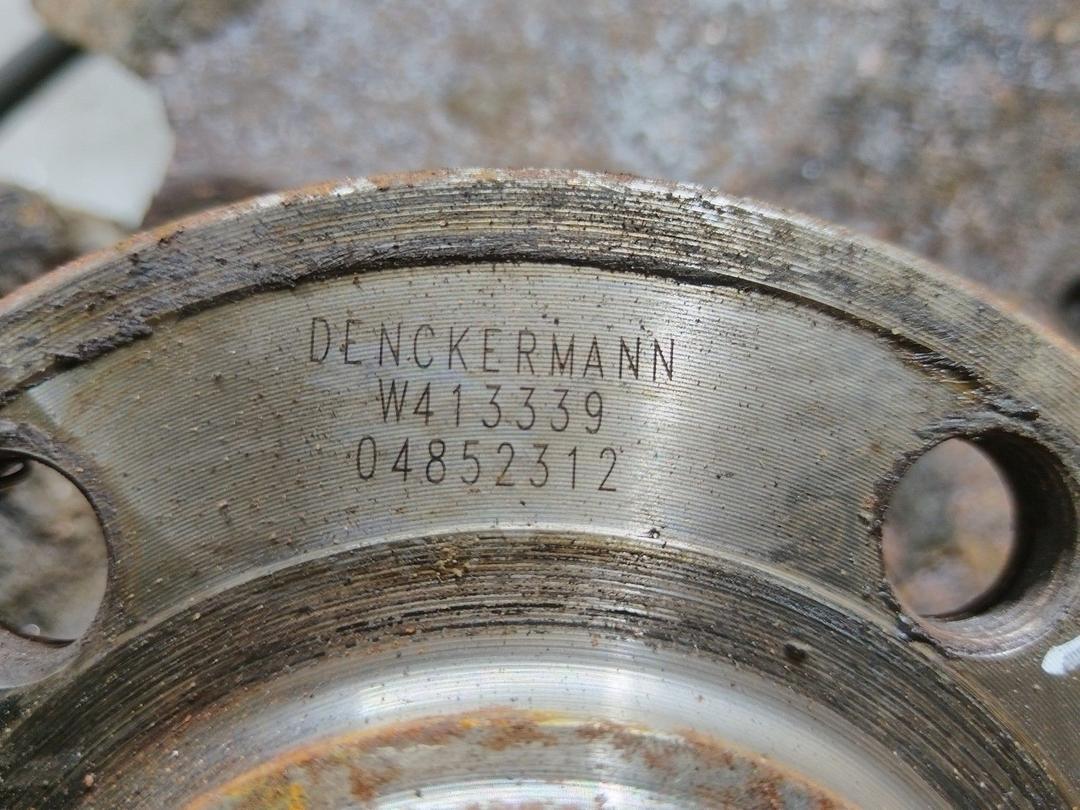 Кулак поворотный левый M035SD Skoda Fabia купить на авторазборке