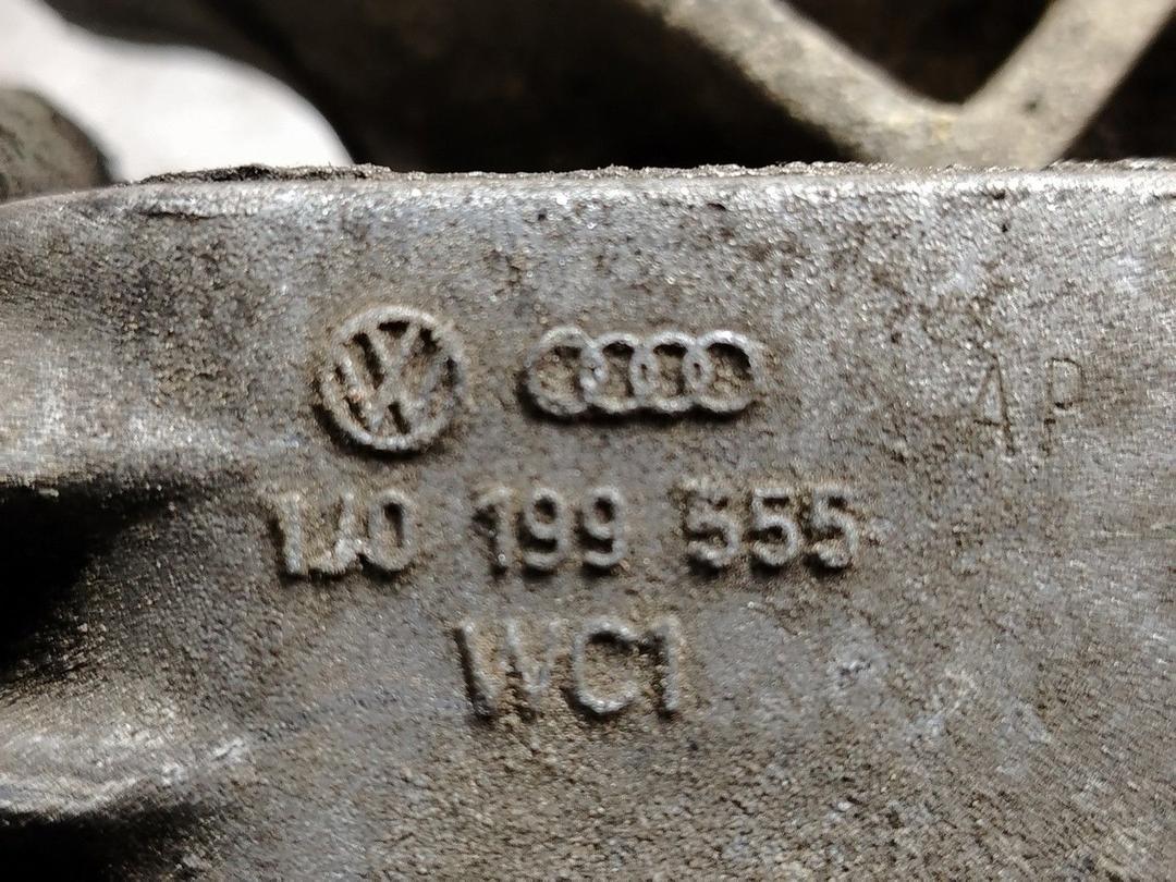Подушка крепления двигателя D88X23 Volkswagen Golf - Фото 6