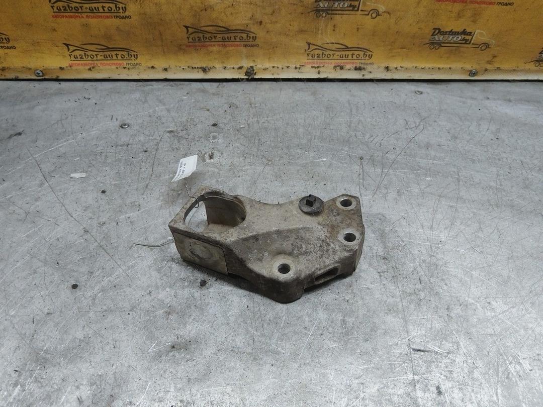 Кронштейн двигателя P673FM Peugeot 206