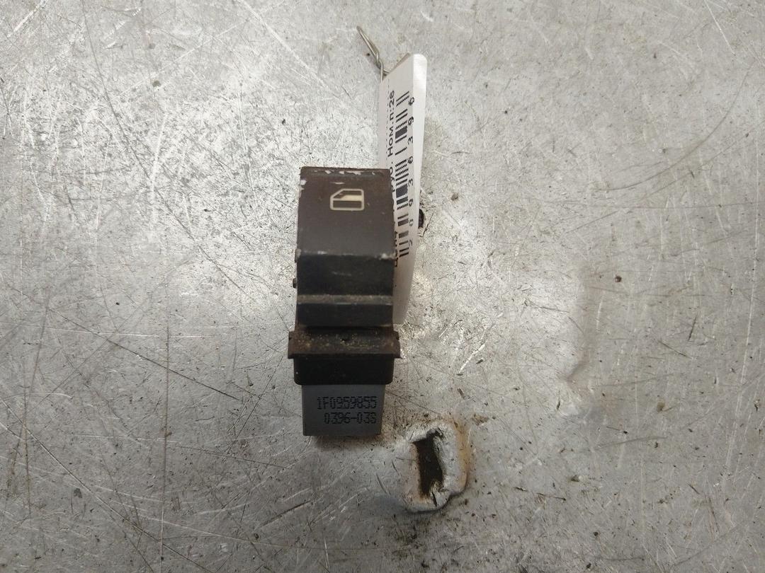 Кнопка стеклоподъемника заднего правого YEDW9N Volkswagen Passat