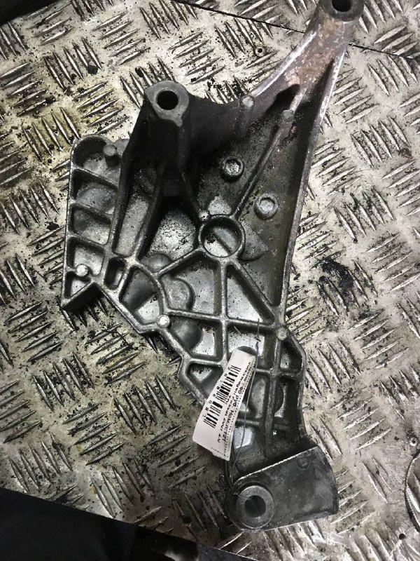 Кронштейн генератора 1ZYR3C Volkswagen Passat - Фото 1