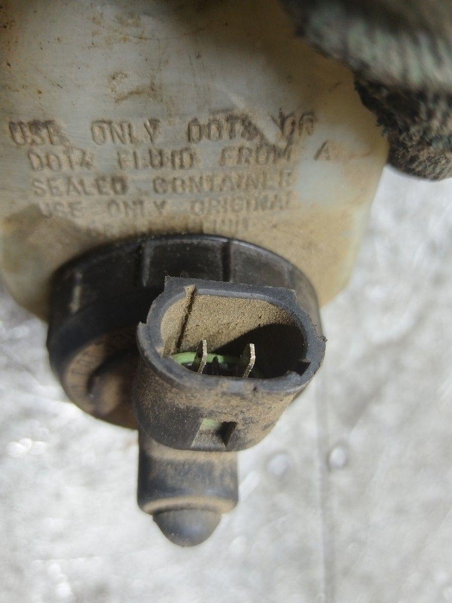 Цилиндр тормозной главный X0TKSQ Renault Megane купить в магазине запчастей бу