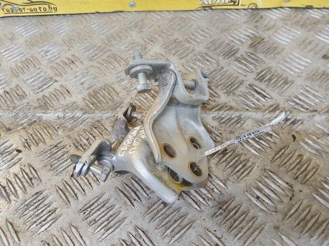 Петля двери передней правой MW379X Mitsubishi Carisma купить