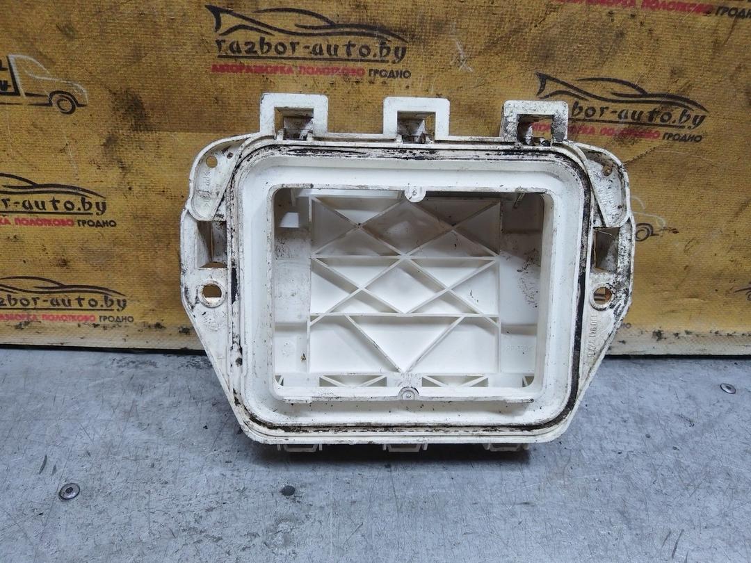 Крышка блока предохранителей 3XVS58 Seat Toledo