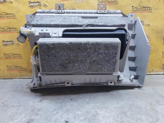 Бардачок 7JBWV9 Mitsubishi Grandis купить с доставкой