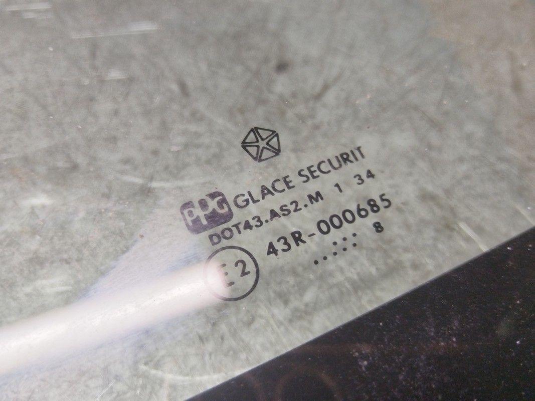 Стекло кузовное боковое левое AX1QWK Chrysler Voyager купить