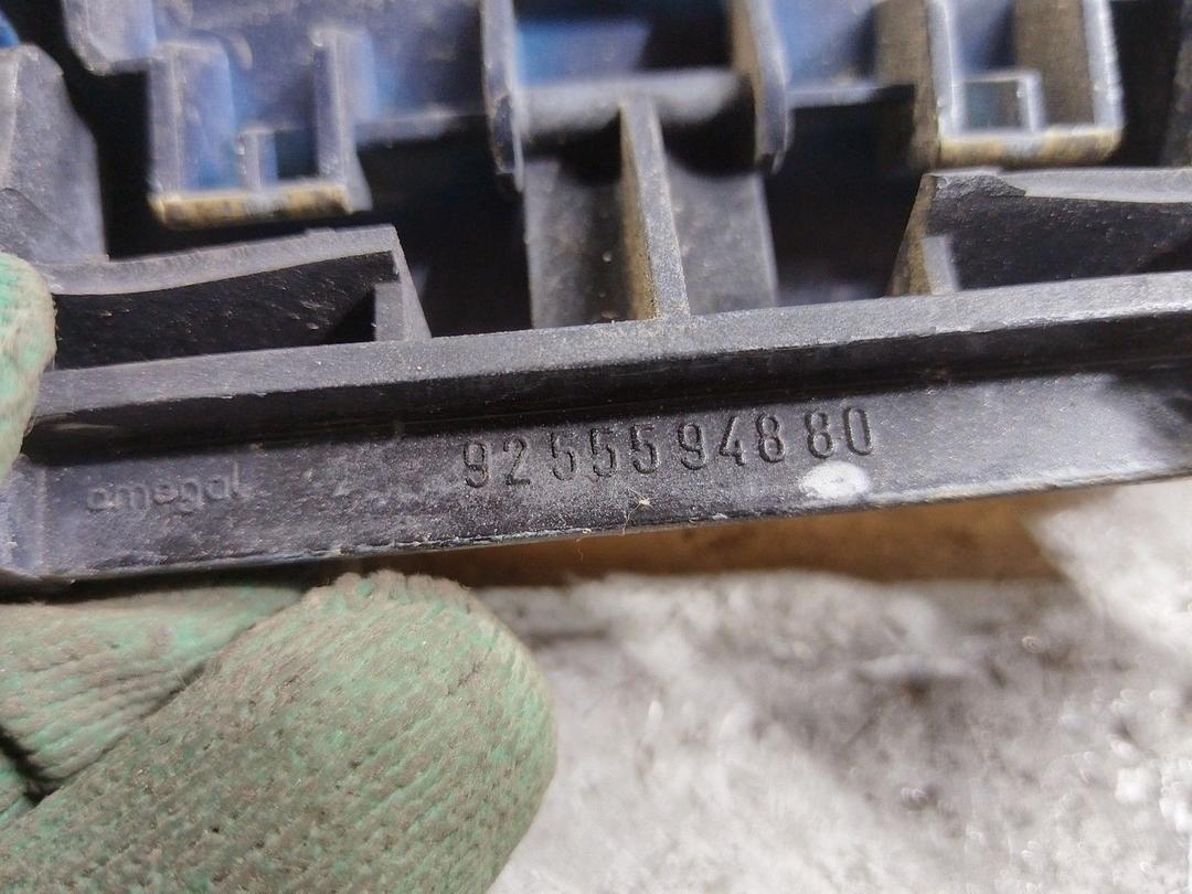 Лючок топливного бака 0NIELX Peugeot 405 купить в магазине запчастей бу