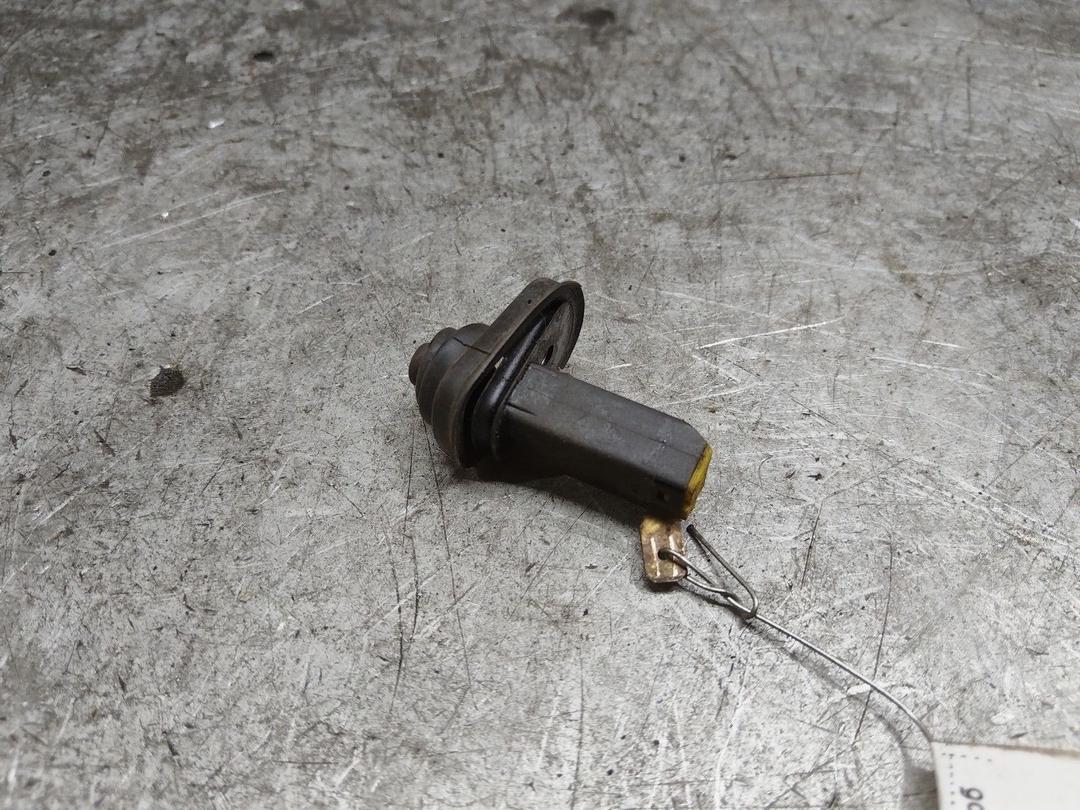 Выключатель концевой (концевик) VHA9C6 Audi 100 купить с доставкой