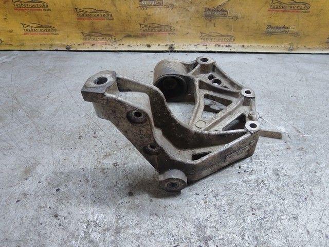 Рычаг передний правый W75W09 Volkswagen Polo купить на авторазборке