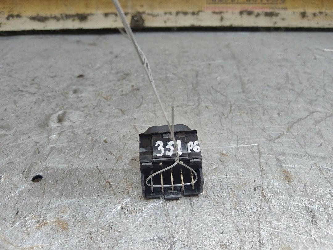 Кнопка стеклоподъемника переднего правого QC0VQ0 Peugeot 605 - Фото 3