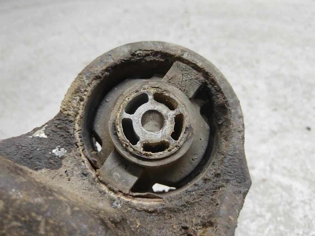 Кронштейн полуоси 0SMAF3 Peugeot 405 купить в магазине запчастей бу