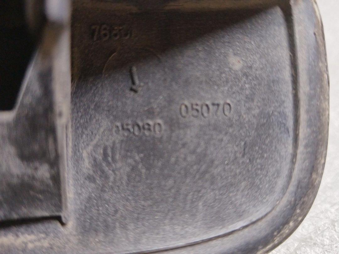 Накладка подсветки номера 96092F Toyota Avensis купить в магазине запчастей бу