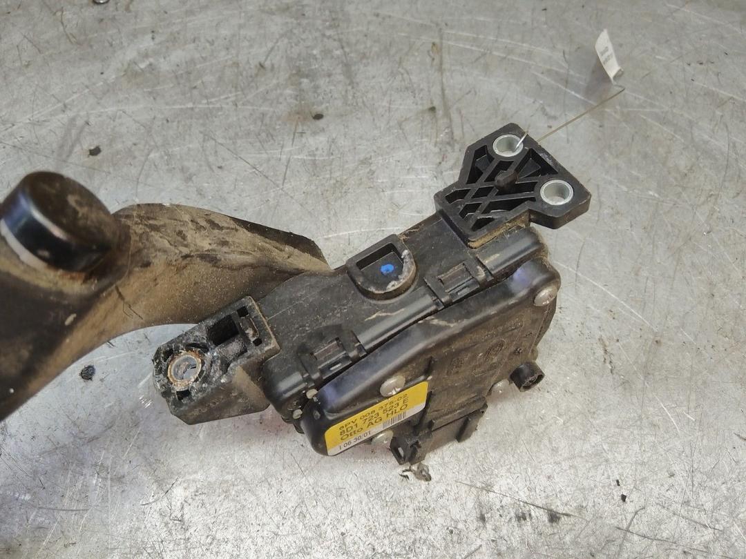 Педаль газа JIHD3V Volkswagen Passat купить на авторазборке