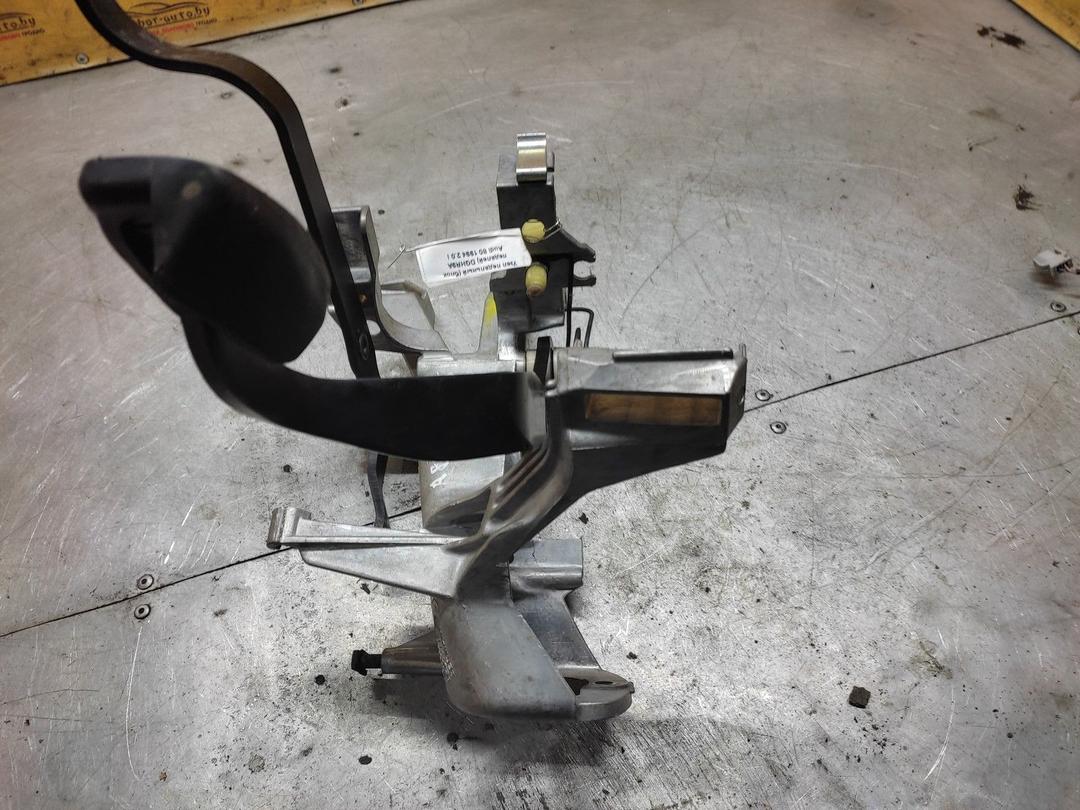 Узел педальный (блок педалей) DGHR9A Audi 80 купить с доставкой