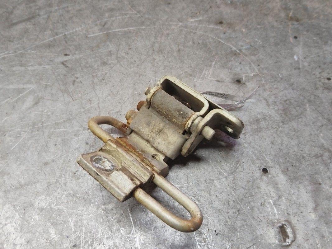 Петля двери передней правой NRJXNK Skoda Octavia