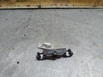 Скоба (кронштейн) крепления форсунки S032PJ Audi 80 купить с доставкой