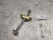 Ограничитель открывания двери задней 8P4SQW Hyundai Matrix - Фото 1