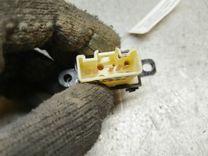 Кнопка стеклоподъемника заднего левого G0PPF6 Mazda Premacy - Фото 3