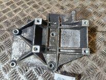 Кронштейн компрессора кондиционера Q1QB72 Audi A4