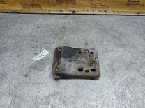 Кронштейн усилителя бампера переднего (Домик) XHNSQR Audi 100