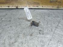 Крепление (крючок) солнцезащитного козырька XI8JZP Toyota Corolla - Фото 2