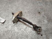 Ограничитель открывания двери передней N1EFXZ Toyota Yaris Verso купить в магазине запчастей бу