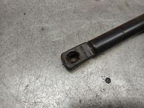 Амортизатор крышки багажника (3-5 двери) V3AHSW Volkswagen Golf - Фото 3