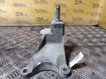 Кронштейн КПП U8GL9U Ford Focus