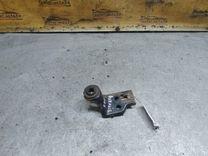 Кронштейн радиатора RRXI0W Toyota Avensis