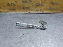 Петля капота правая 23W1YZ Volkswagen Passat