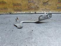 Петля капота правая 7EOJ4A Ford Focus - Фото 3