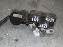 Замок двери передней левой SSL0MA Mazda 323F